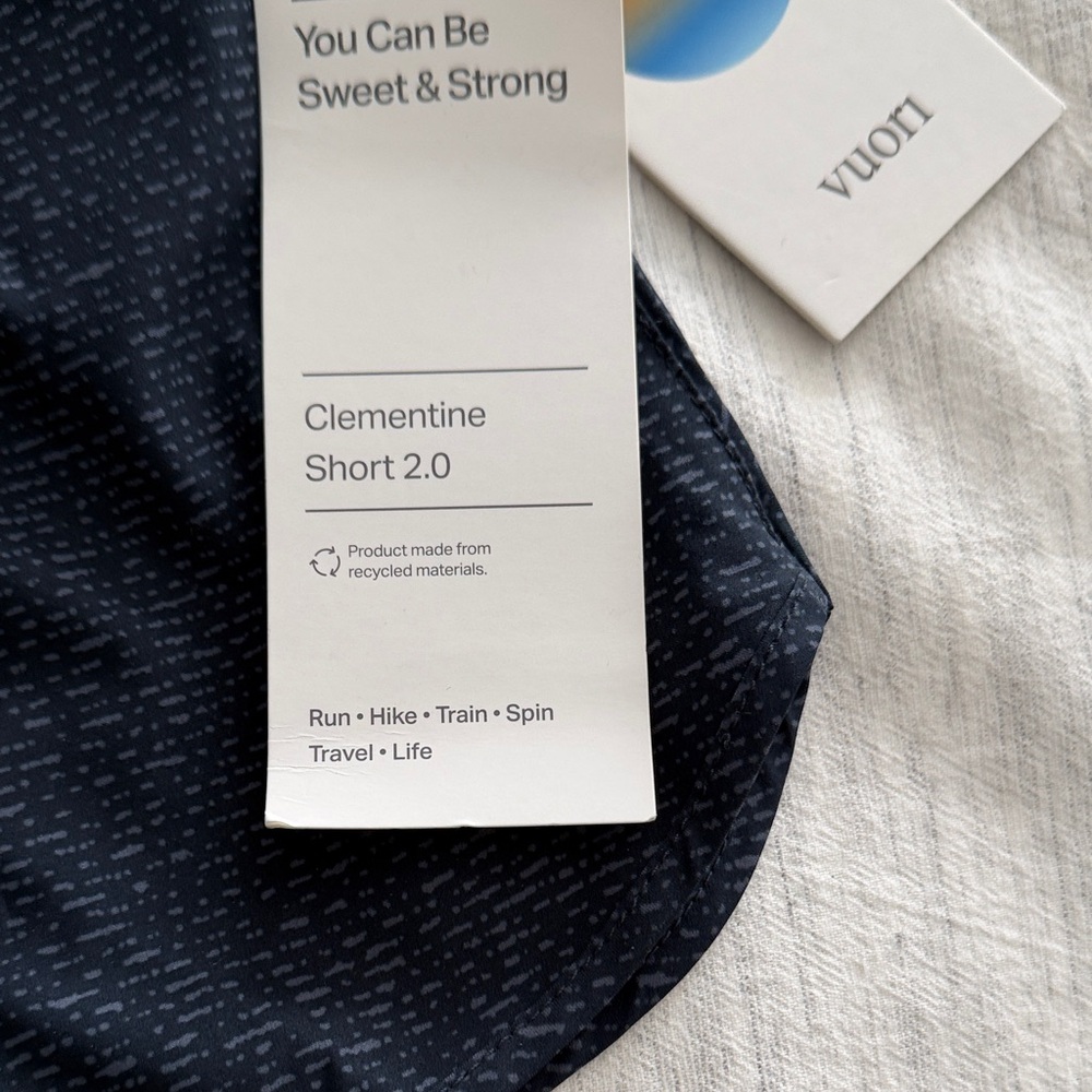 Vuori Clementine Short 2.0 in Dark Blue
